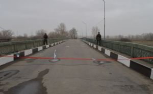 В Луганской области восстановили мост: государство не выделило на ремонт ни копейки