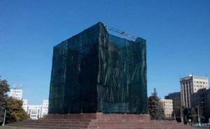 Суд отказался признать незаконным  снос памятника Ленину в Харькове