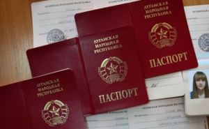 В ЛНР начали выдавать собственные паспорта (фото)
