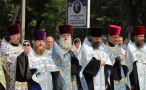 В Луганске прошел крестный ход в честь Луганской иконы Божией Матери (фото)