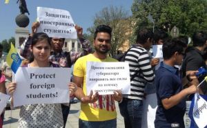 В Харькове митингуют иностранные студенты
