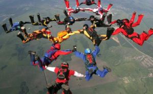 В Харькове установили новый парашютный рекорд
