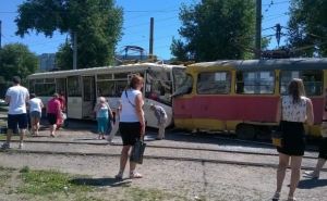 В Харькове лоб в лоб столкнулись трамваи