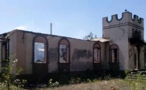 В результате обстрела Станицы Луганской сгорело кафе «Фортеця» (фото)