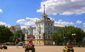 В центре Луганска ко Дню города отремонтируют цоколи зданий