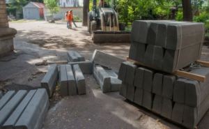 В Харькове до конца года заасфальтируют территорию 450 дворов