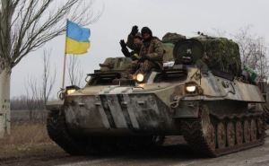 Украинские военные планируют сегодня завершить отвод танков в Луганской области