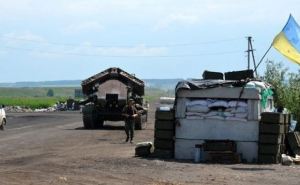 На пунктах пропуска в Донецкой области предлагают взятки за проезд без очереди
