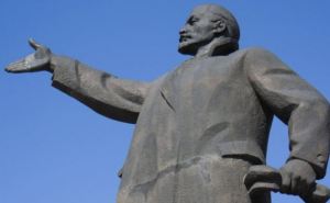 В Лисичанске решили все-таки снести памятник Ленину