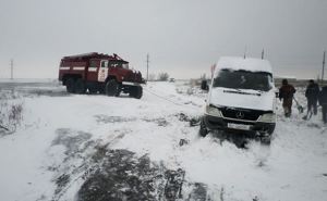 Украину замело снегом. Перекрыты дороги, обесточено 138 населенных пунктов