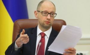 Яценюк выступил за референдум по изменениям в Конституцию