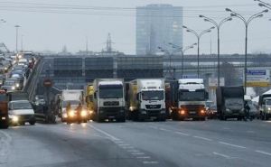 Автомобильные перевозчики требуют возобновить транзит из России