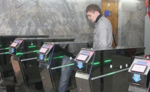 В Харькове студенты ПТУ получили скидку на проезд в метро