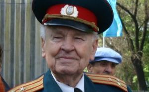 В Луганске установили памятный знак в честь 100-летия Ивана Малько (видео)