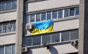 Харьковчане просят запретить вывешивать на балконах флаги