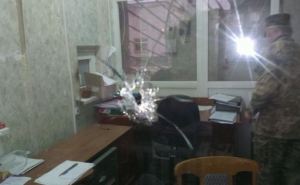 В Станице Луганской обстреляли здание отдела полиции (фото)