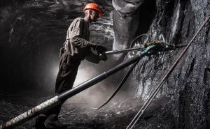 Взрыв на шахте в Перевальском районе: 2 горняка погибли, судьба 8 неизвестна