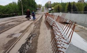 В Константиновке приостановили ремонт путепровода (видео)