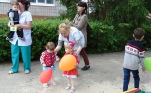 Луганских детей-сирот перевозят из Харькова в Северодонецк