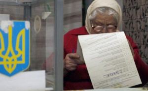 Подкуп избирателей и подделка документов: в Луганской области готовятся к выборам