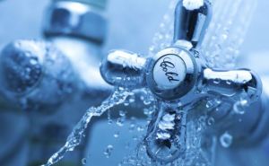Жители Антрацита страдают из-за дефицита воды