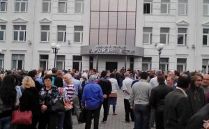 Коммунальщики заблокировали здание «Харьковоблэнерго» (фото)