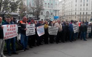 В Харькове сотрудники облэнерго пикетируют горсовет