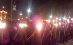 «Азов» устроил факельное шествие в Харькове