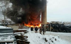 В Харькове горело здание бывшего кожзавода. Есть жертвы