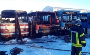 В Лисичанске сгорели 4 автобуса (фото)