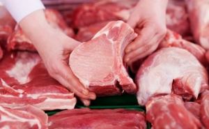 Из-за карантина в Харькове разрешено торговать свининой только с мясокомбинатов