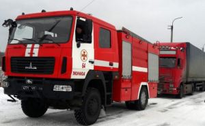 В Луганской области из-за снегопада застряли на трассе почти 50 автомобилей