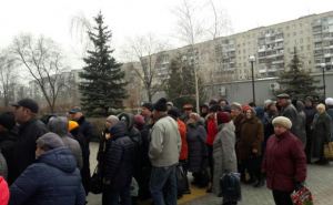 В Северодонецке переселенец умер в очереди в банк