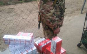 Из Луганска в Станицу Луганскую пытались незаконно пронести 180 пачек сигарет (фото)