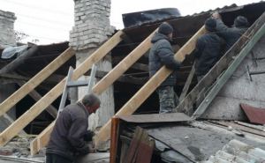 В Луганске восстанавливают около 400 домов, пострадавших от обстрелов