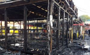 Крупный пожар на харьковском рынке уничтожил несколько магазинов