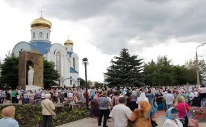 В Луганске прошел крестный ход в честь иконы Божией Матери (фото)