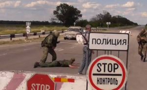 На блокпосту «Станица Луганская» задержали патрульных-взяточников (фото)