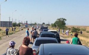 На границе с Крымом критическая ситуация. Очереди на Чонгаре — километровые