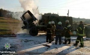Возле Северодонецка на ходу загорелся грузовик с военными