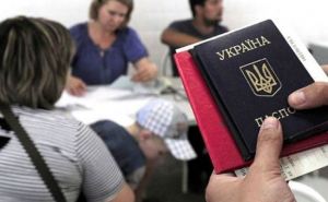 Переселенцев из Донбасса хотят трудоустраивать за средства от международных партнеров