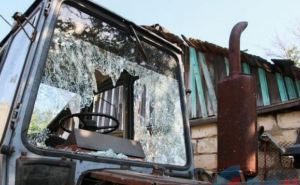 Последствия обстрела поселка Донецкий в ЛНР (фото)