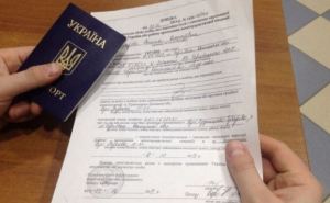 Переселенцам из Донбасса отказывают в выдаче украинских паспортов