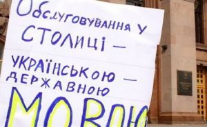 Порошенко анонсировал закон об украинском языке в сфере услуг