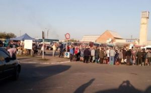 Больше тысячи человек остались в нейтральной зоне на КПВВ «Станица Луганская»