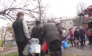 Местные жители возмущены: Кременная и Сватово вторые сутки без воды (видео)