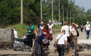 Пункт пропуска в Станице Луганской за сутки пересекли 11000 человек