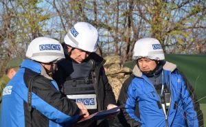 Замглавы СММ ОБСЕ на Украине посетил позиции в районе Золотого, оставленные луганской стороной