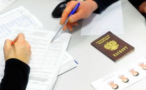 В Луганске заявили, что для получения паспорта РФ подали документы более 110 тыс граждан. Паспорта получили около 100 тысяч человек