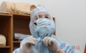 В Луганске озаботились здоровьем врачей скорой помощи и начали их учить использовать средства защиты. ФОТО